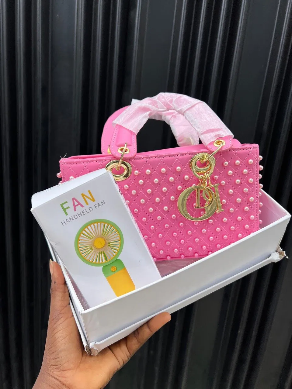 Handbag with mini fan — photo 1 of 5