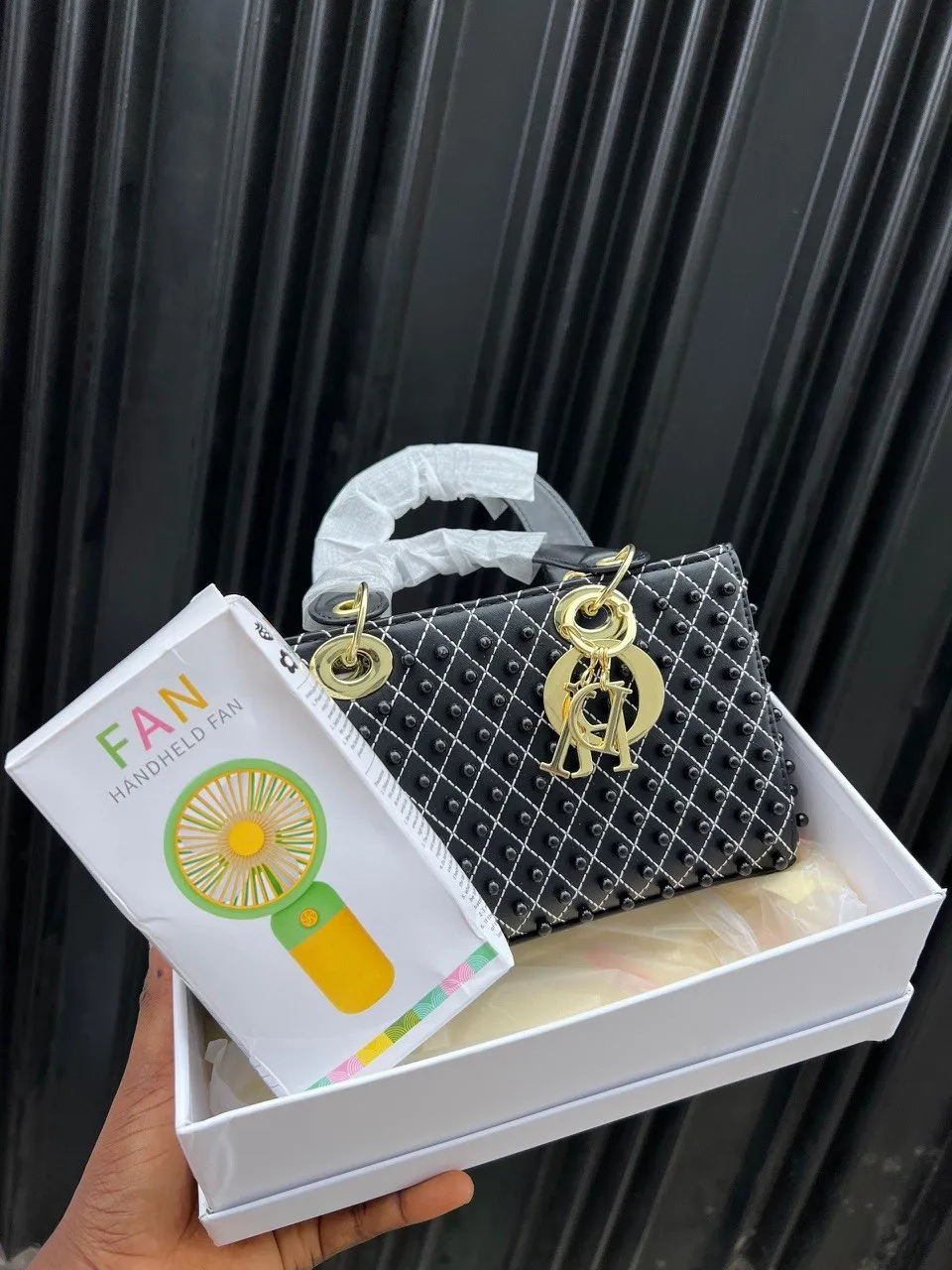 Handbag with mini fan — photo 2 of 5