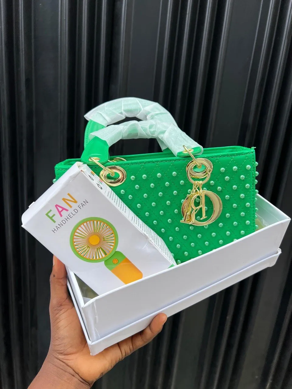 Handbag with mini fan — photo 3 of 5