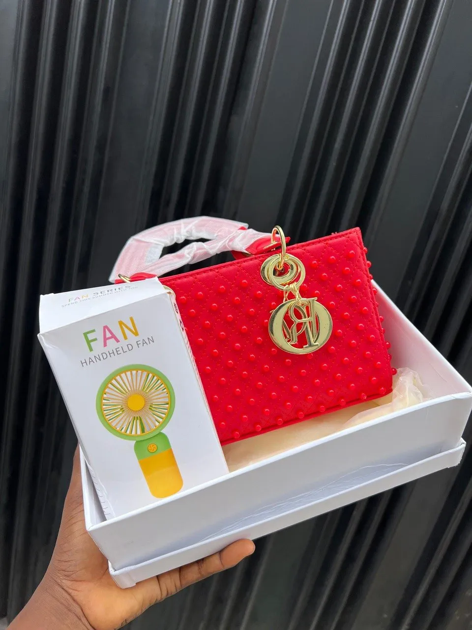 Handbag with mini fan — photo 4 of 5