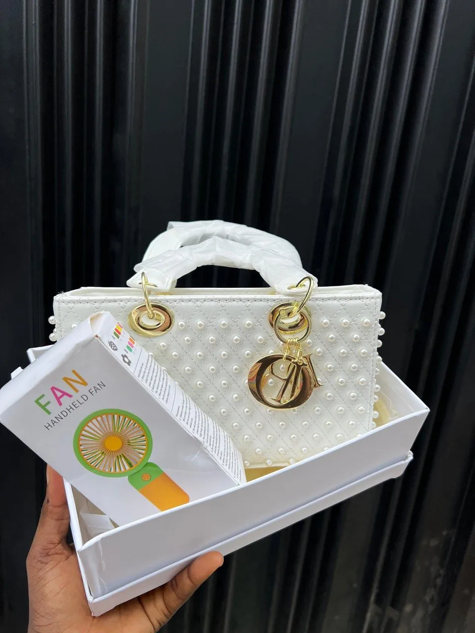 Handbag with mini fan — photo 5 of 5