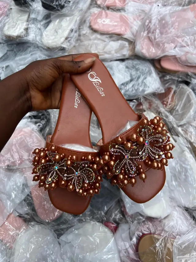 Flat shoes