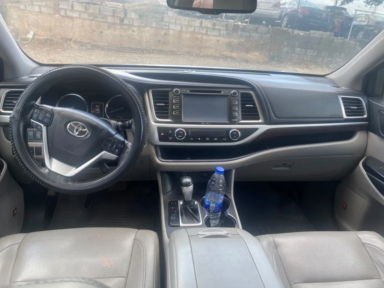 Toyota Highlander — photo 2 of 6