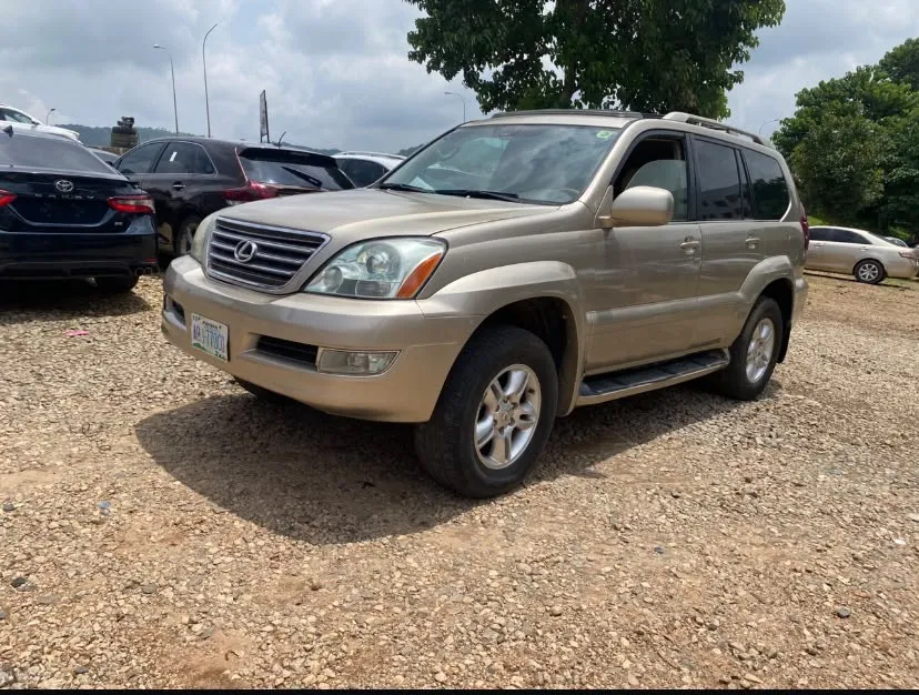 Lexus GX470 — photo 1 of 6