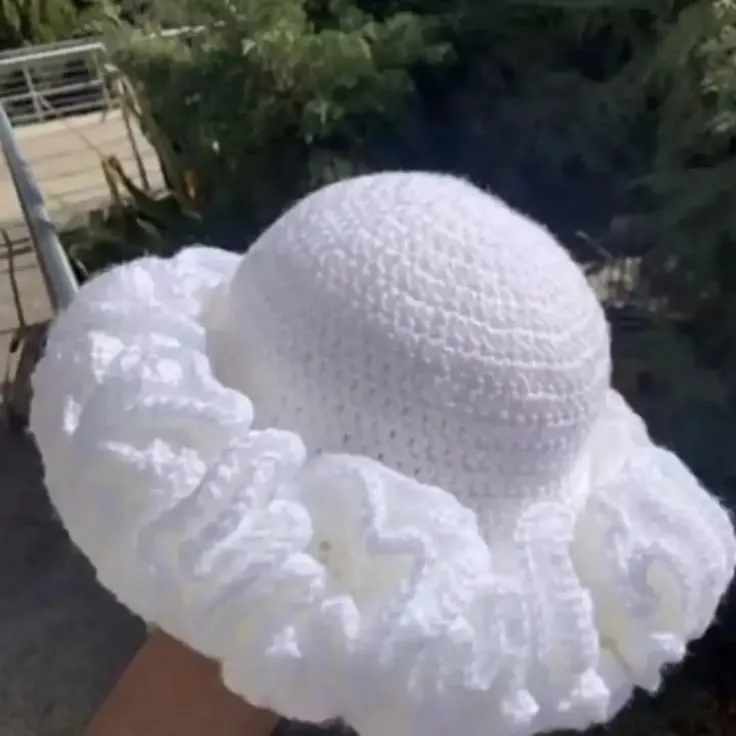 Ruffle hat — photo 2 of 6