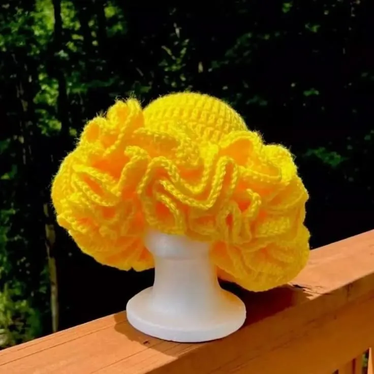 Ruffle hat — photo 4 of 6