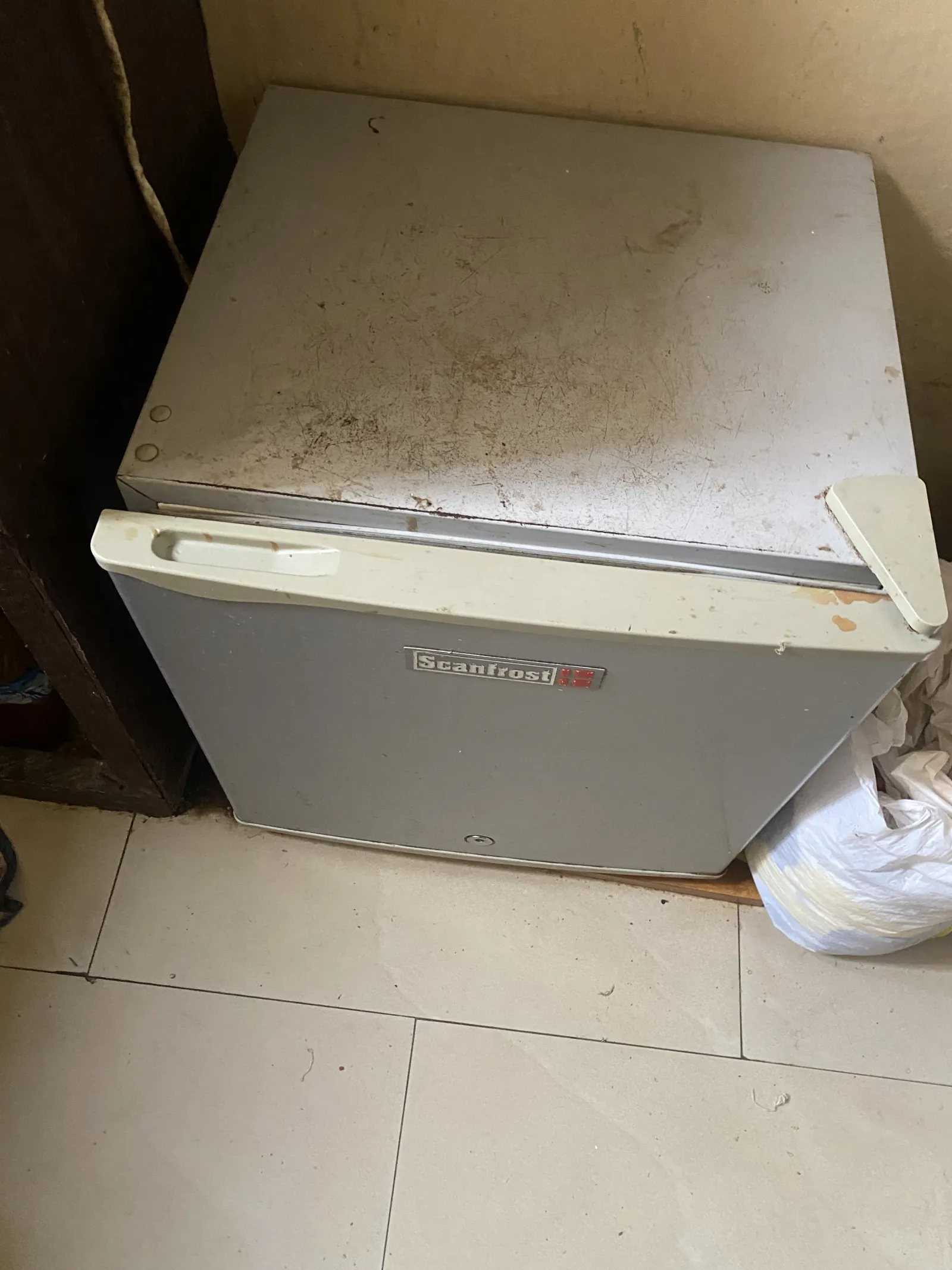 Bed side fridge — photo 2 of 3