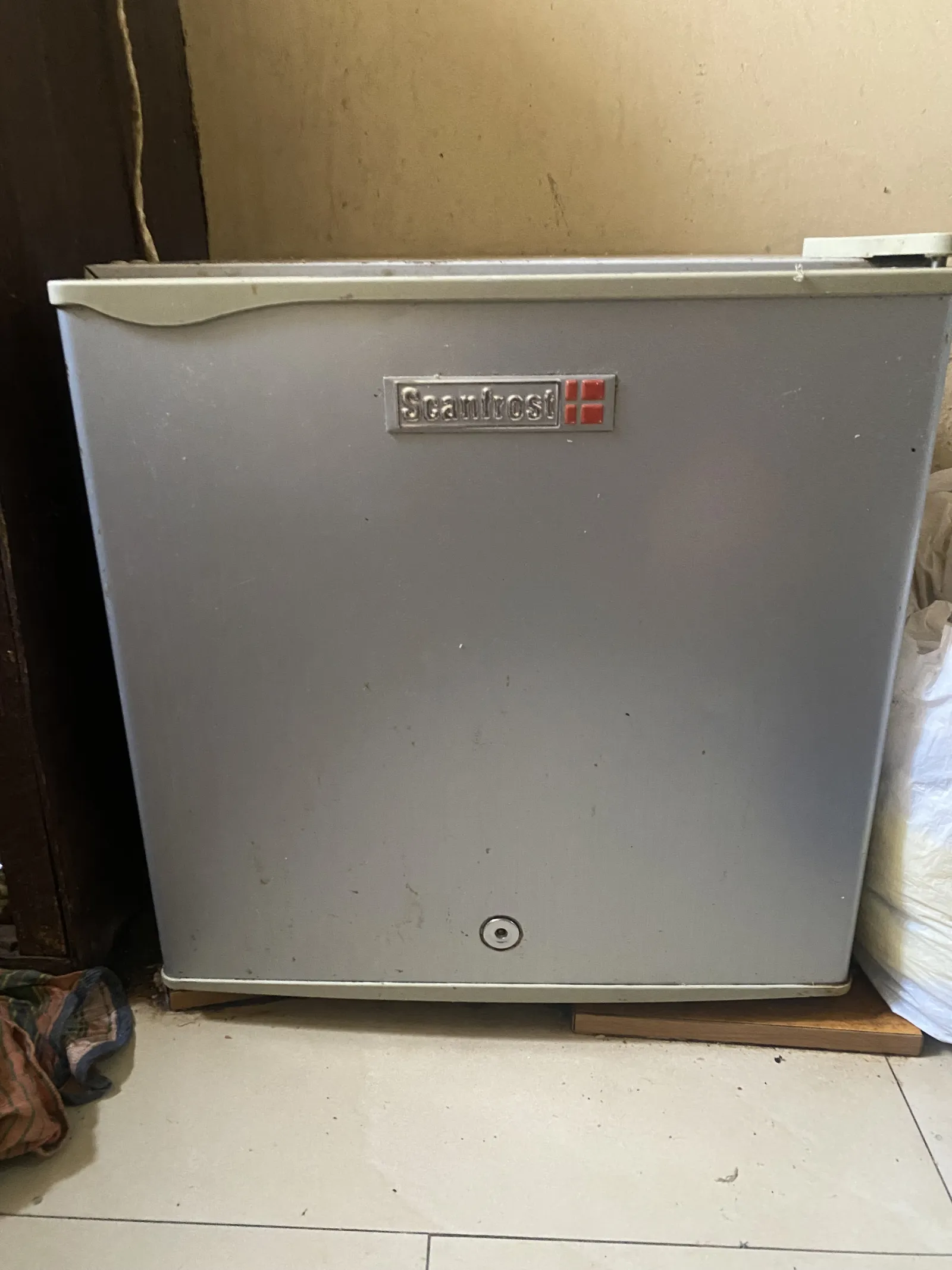 Bed side fridge — photo 3 of 3