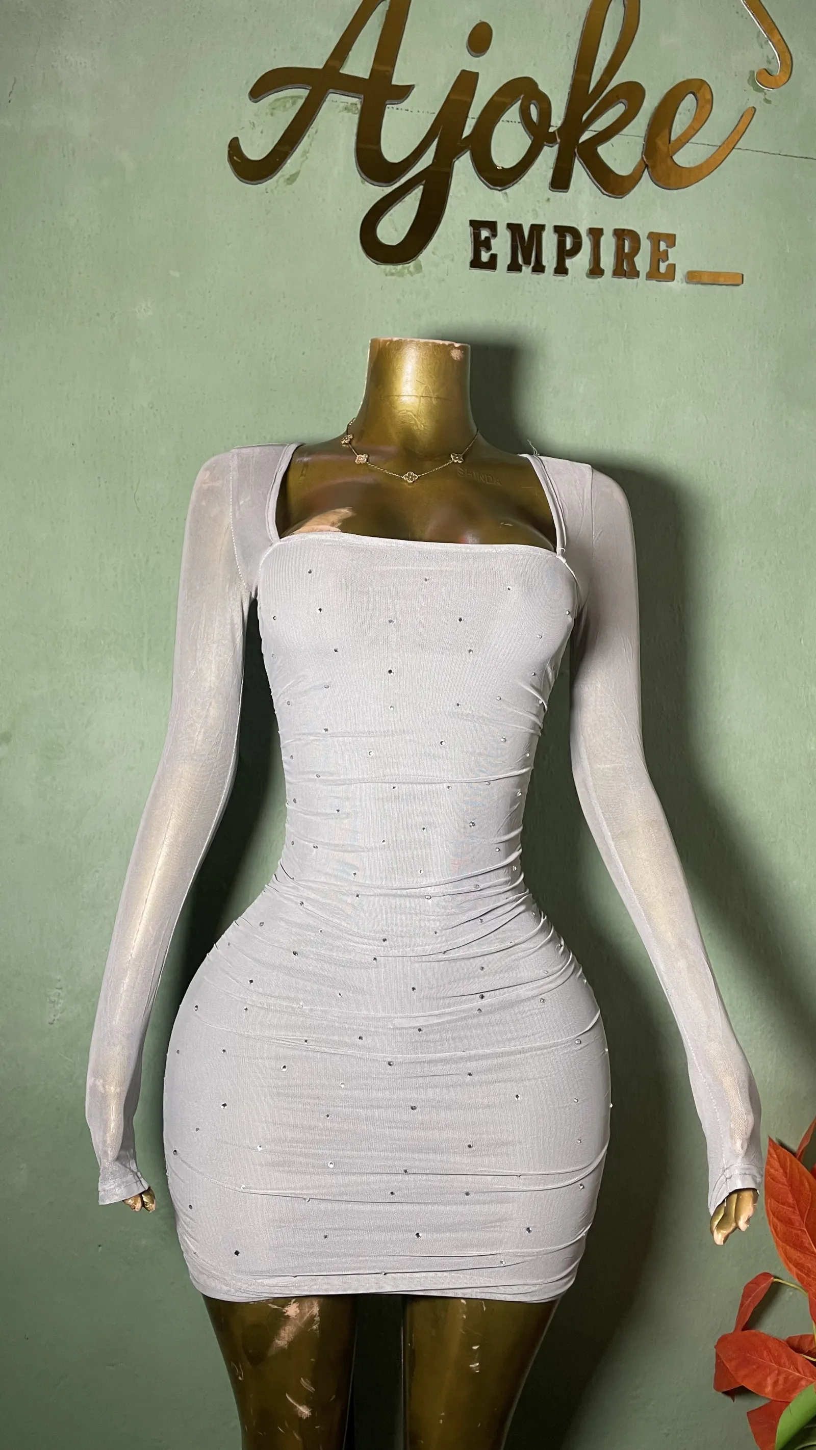 Sexy gowns — photo 1 of 6