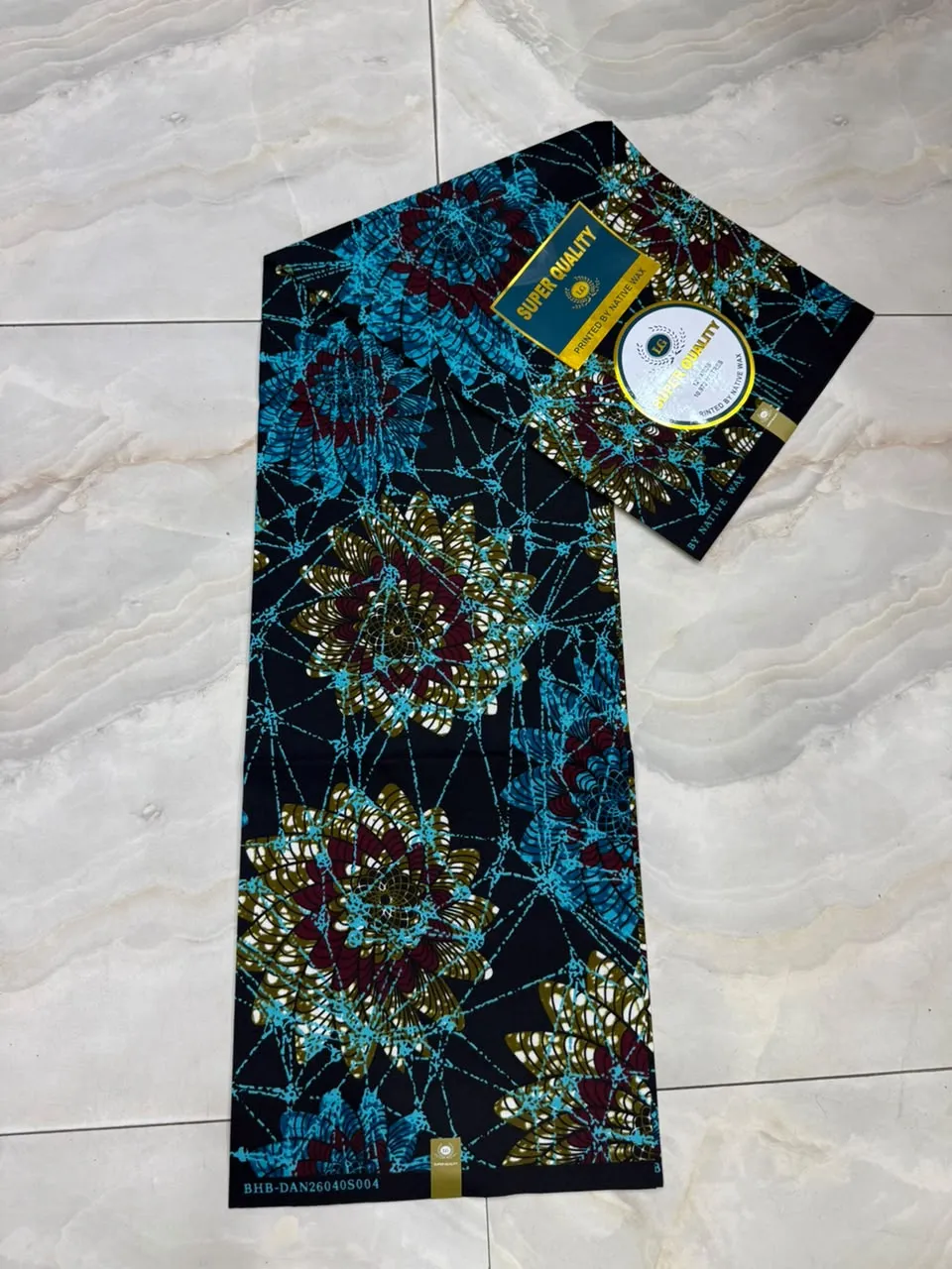 Small Grade Ankara fabrics wrappers — photo 3 of 6