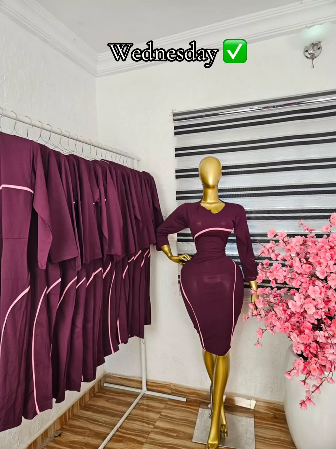 Corporate Gown — photo 3 of 4