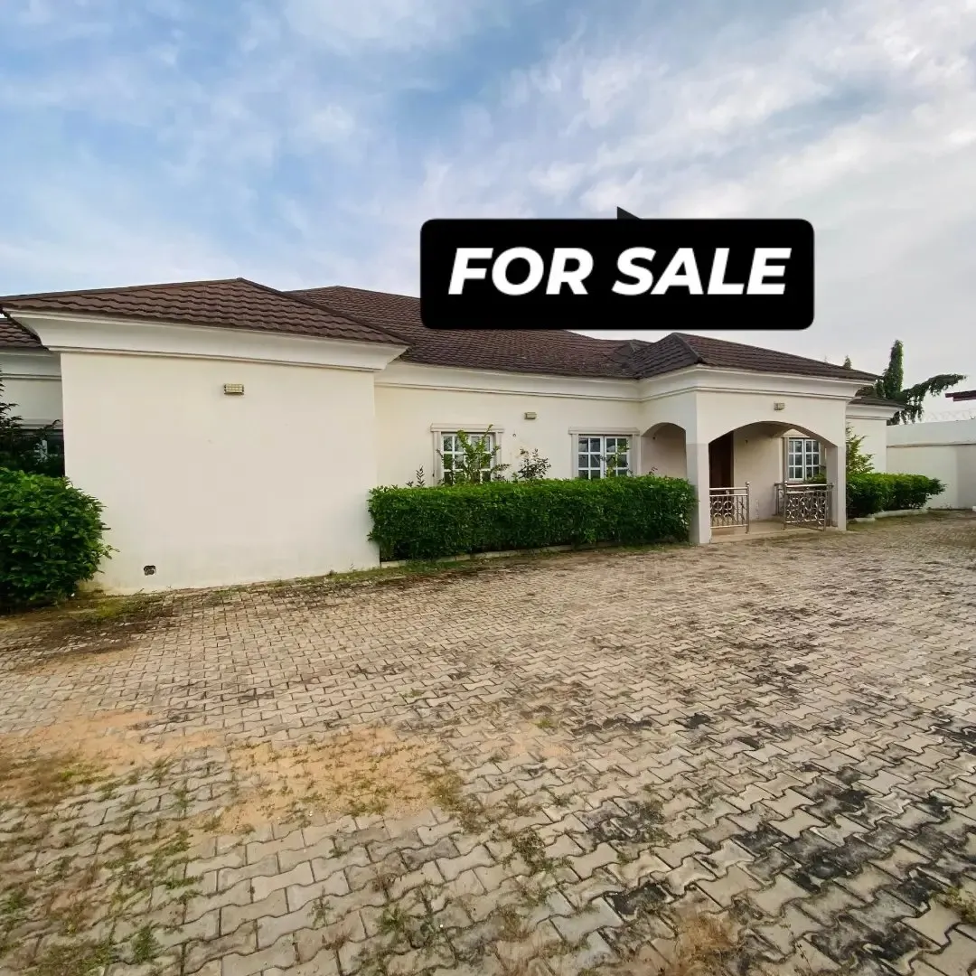 5 BEDROOM BUNGALOW WITH BQ FOR SALE❗️ — photo 1 of 12