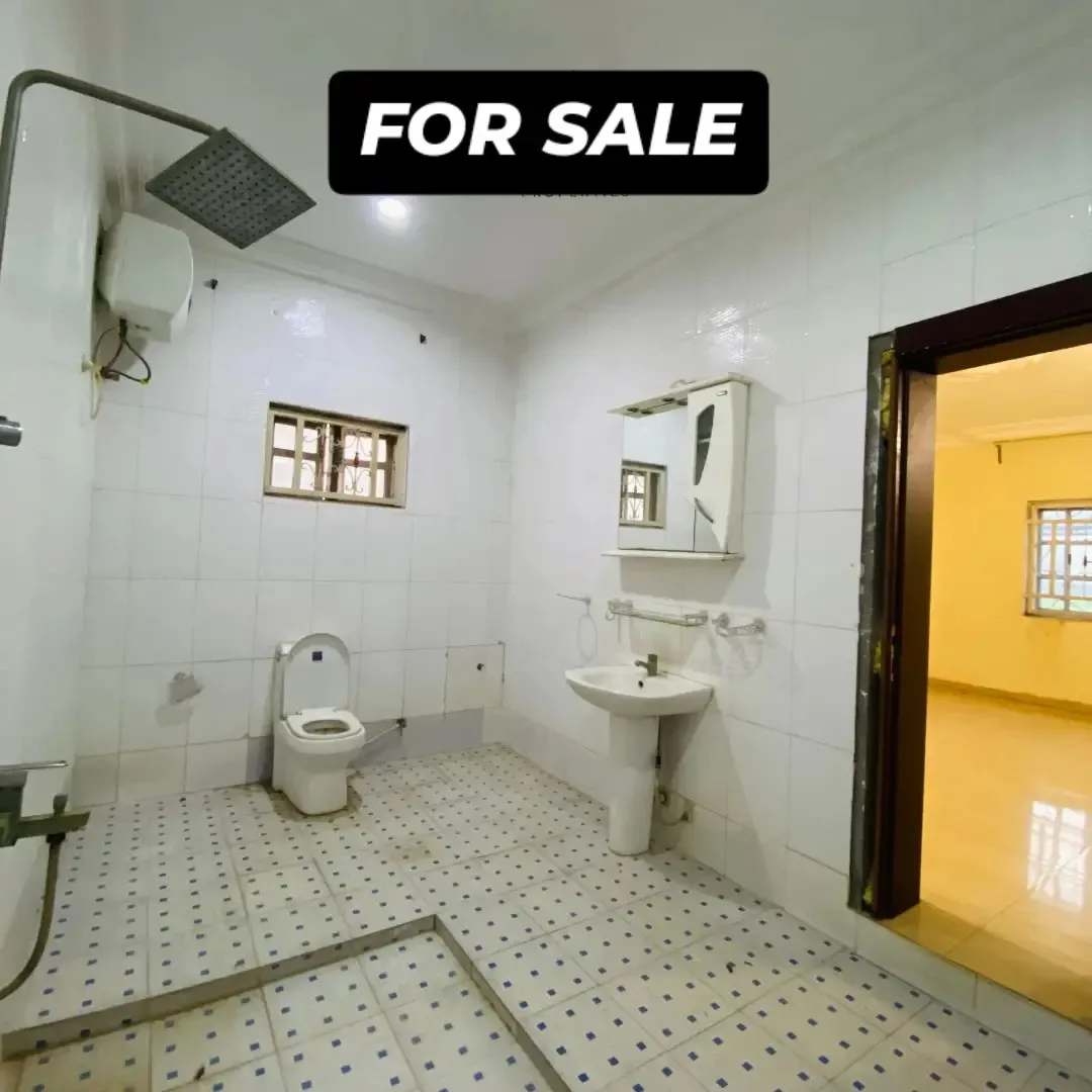 5 BEDROOM BUNGALOW WITH BQ FOR SALE❗️ — photo 3 of 12