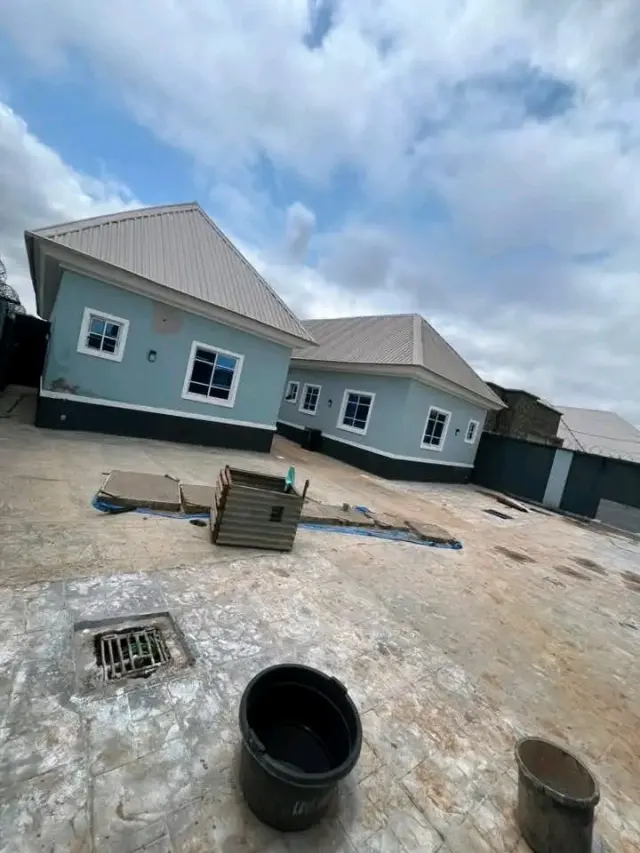 5 UNITS OF 1 BEDROOM