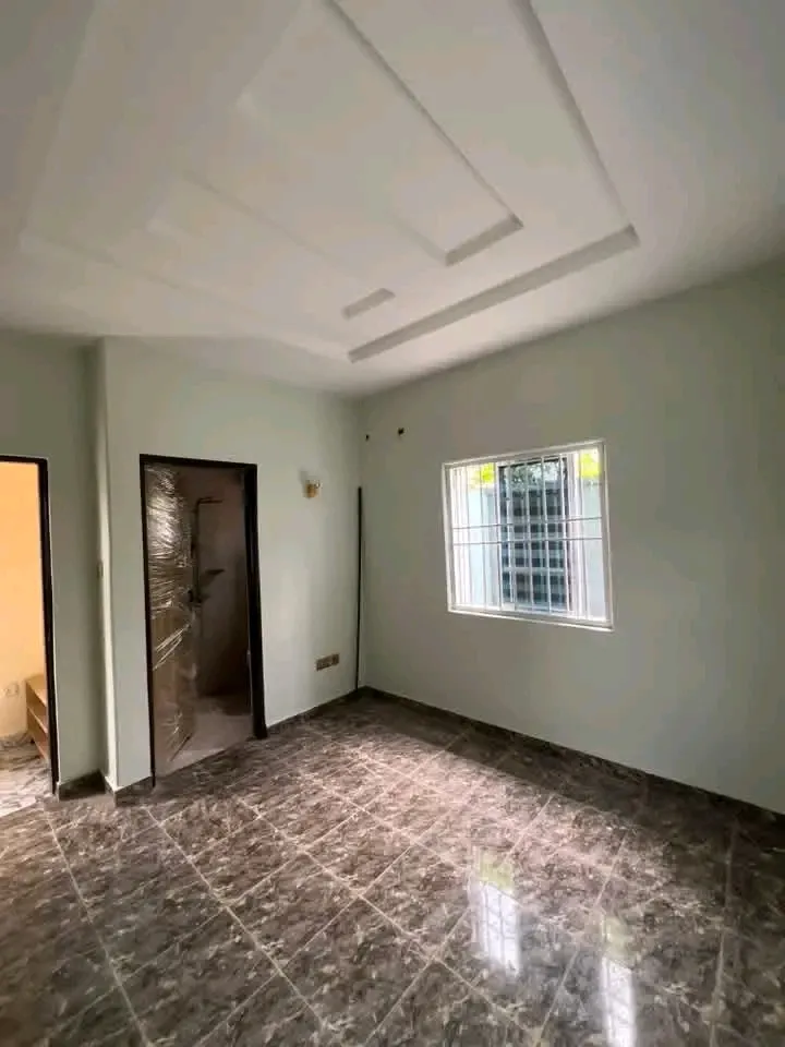 5 UNITS OF 1 BEDROOM — photo 2 of 9