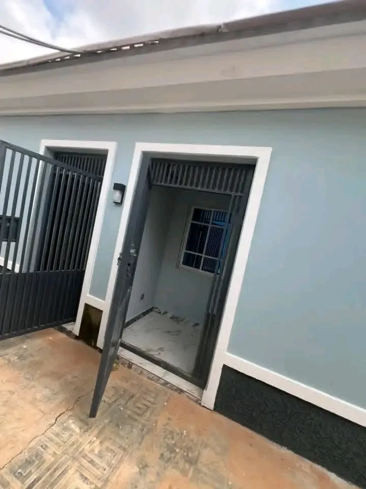 5 UNITS OF 1 BEDROOM — photo 7 of 9
