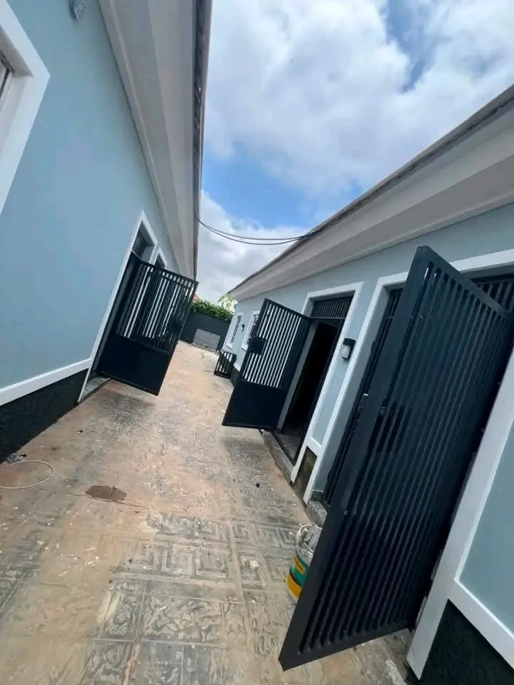 5 UNITS OF 1 BEDROOM — photo 9 of 9